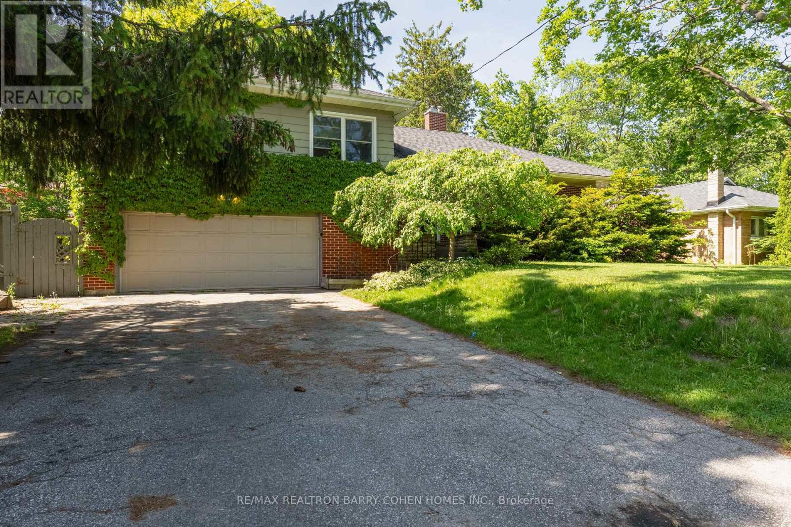 62 LETITIA STREET, Barrie, Ontario