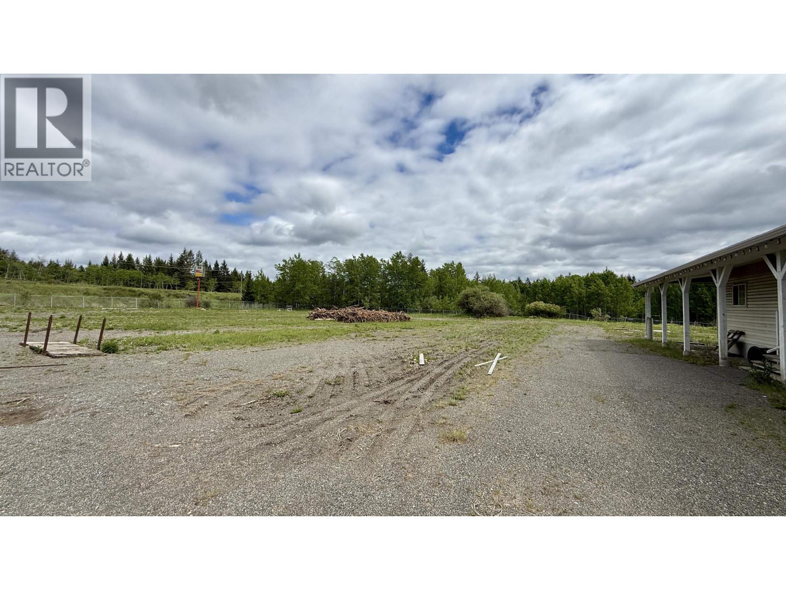 4945 Easzee Drive, 108 Mile Ranch, British Columbia  V0K 2Z0 - Photo 14 - C8075364