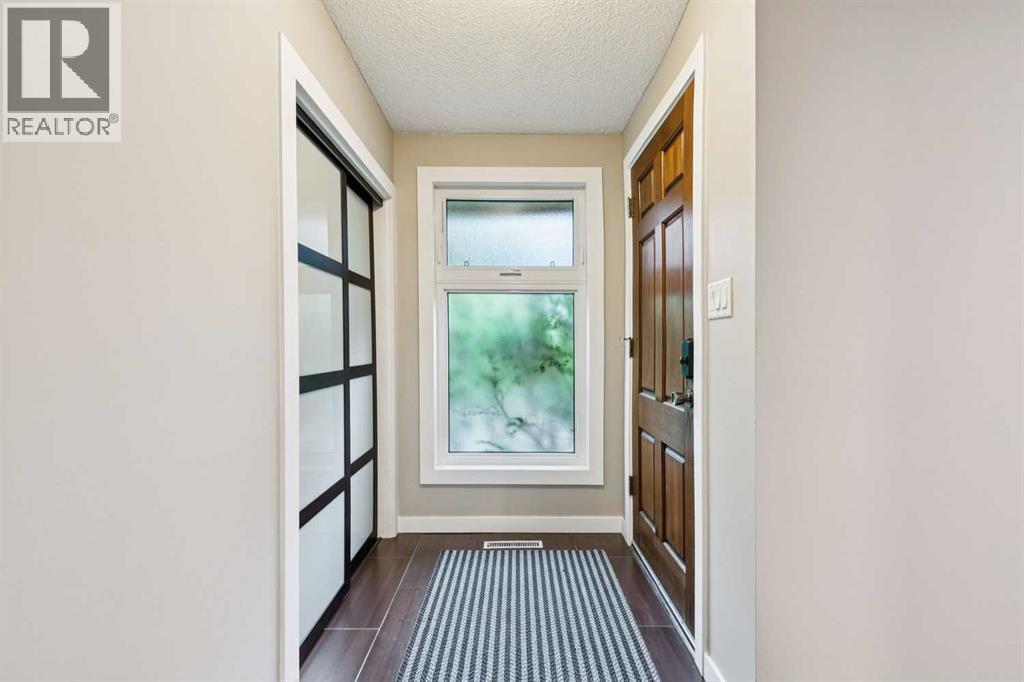 3212 Conrad Drive NW, Calgary, Alberta T2L 1B4 - Photo 2 - A2317187