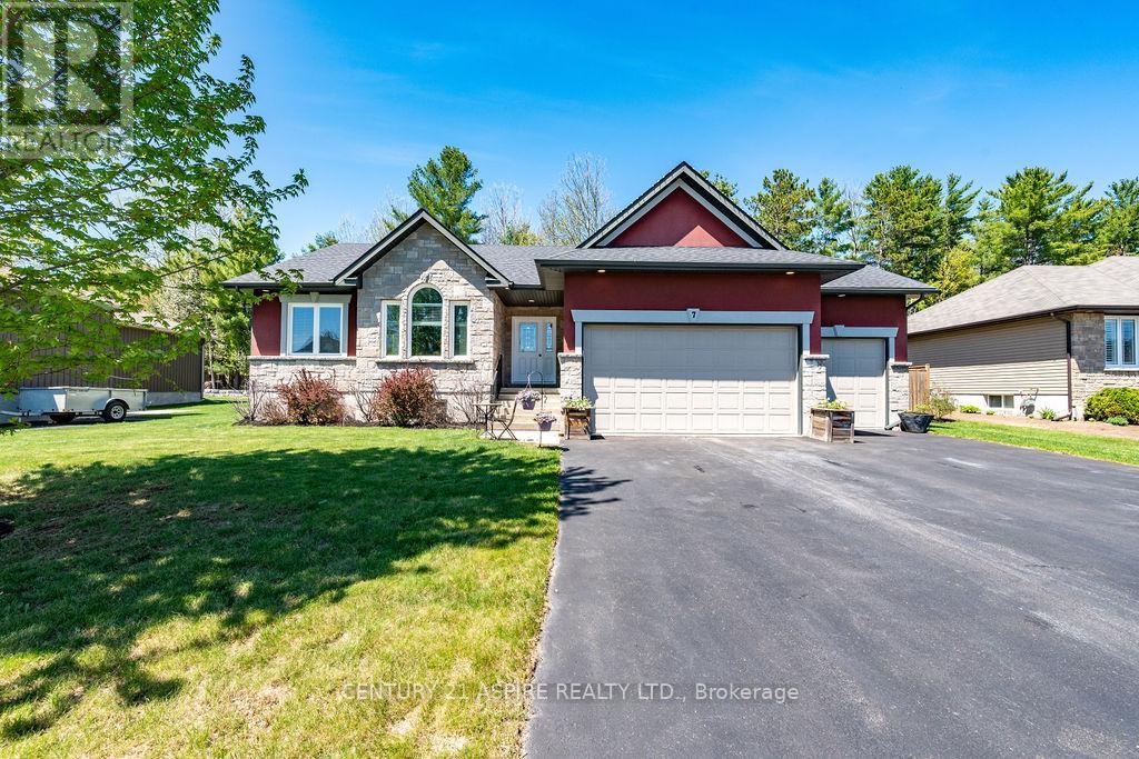 7 Nick Street, Petawawa, Ontario  K8H 0B7 - Photo 1 - X13436782