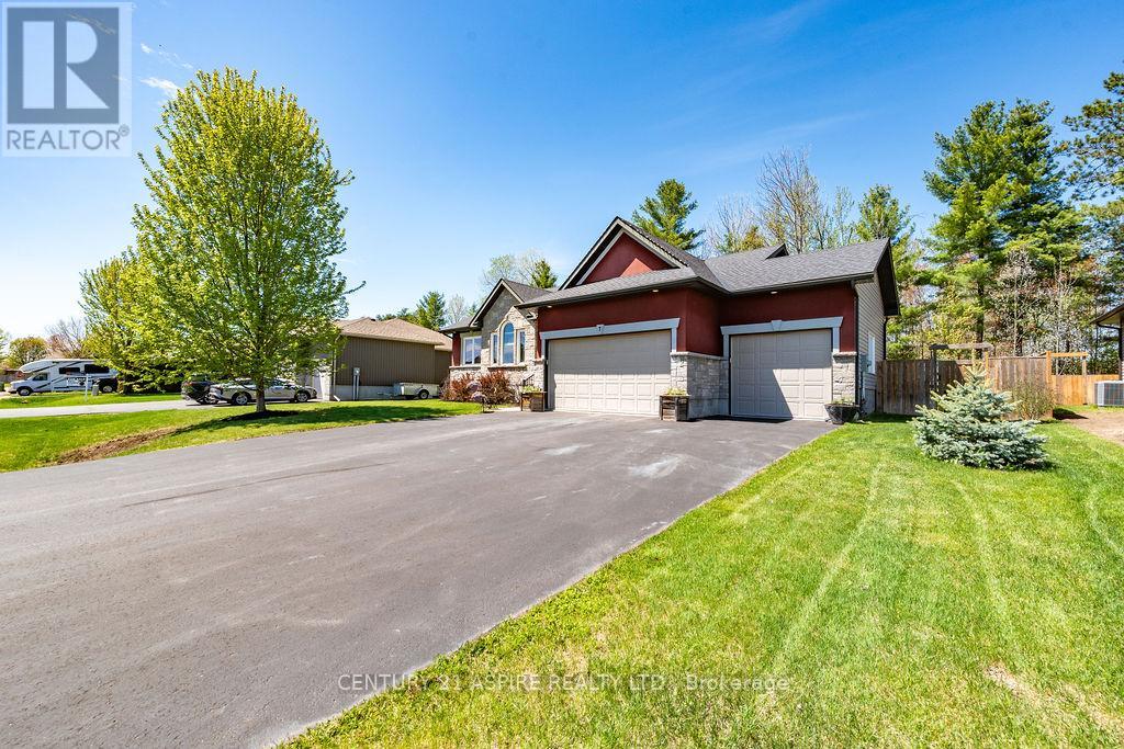 7 Nick Street, Petawawa, Ontario  K8H 0B7 - Photo 2 - X13436782