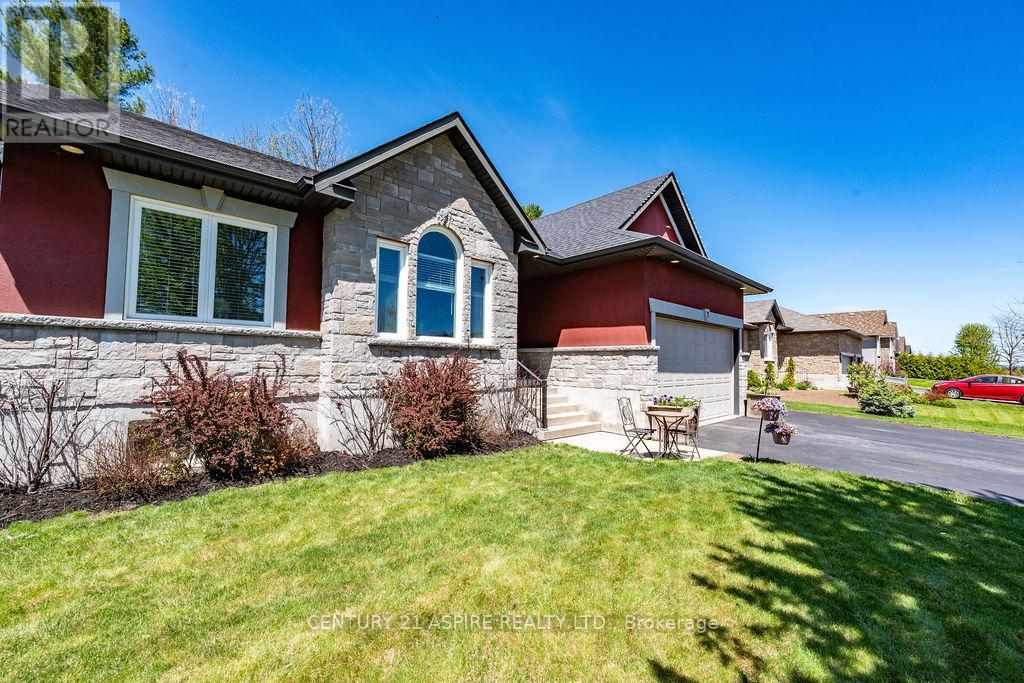 7 Nick Street, Petawawa, Ontario  K8H 0B7 - Photo 3 - X13436782