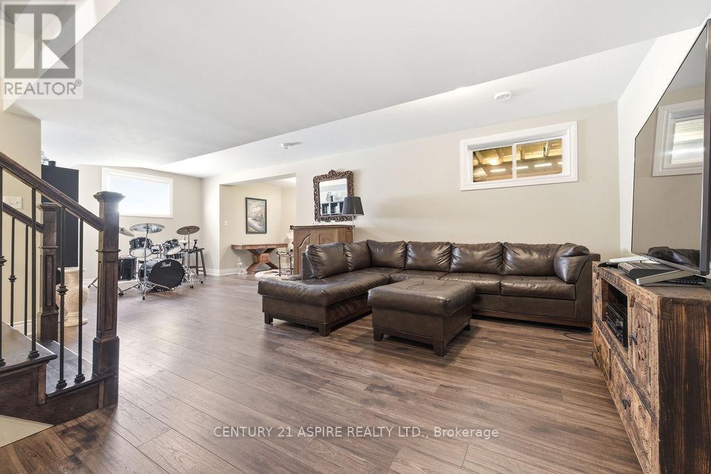 7 Nick Street, Petawawa, Ontario  K8H 0B7 - Photo 35 - X13436782