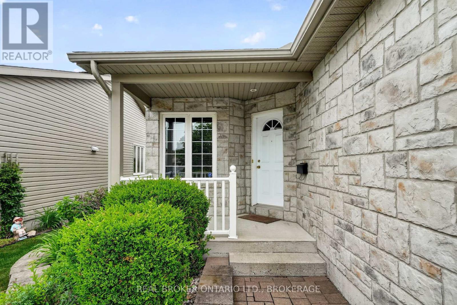 83 Sunset Boulevard, Cornwall, Ontario  K6H 7M3 - Photo 3 - X13436790