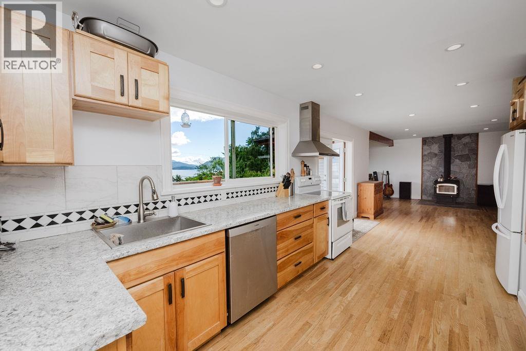 1515 Thompson Road, Gibsons, British Columbia  V0N 1V6 - Photo 10 - R3135324