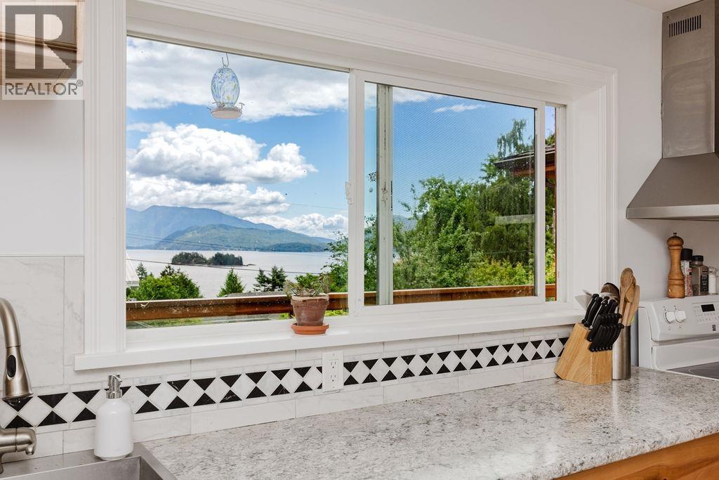 1515 Thompson Road, Gibsons, British Columbia  V0N 1V6 - Photo 13 - R3135324