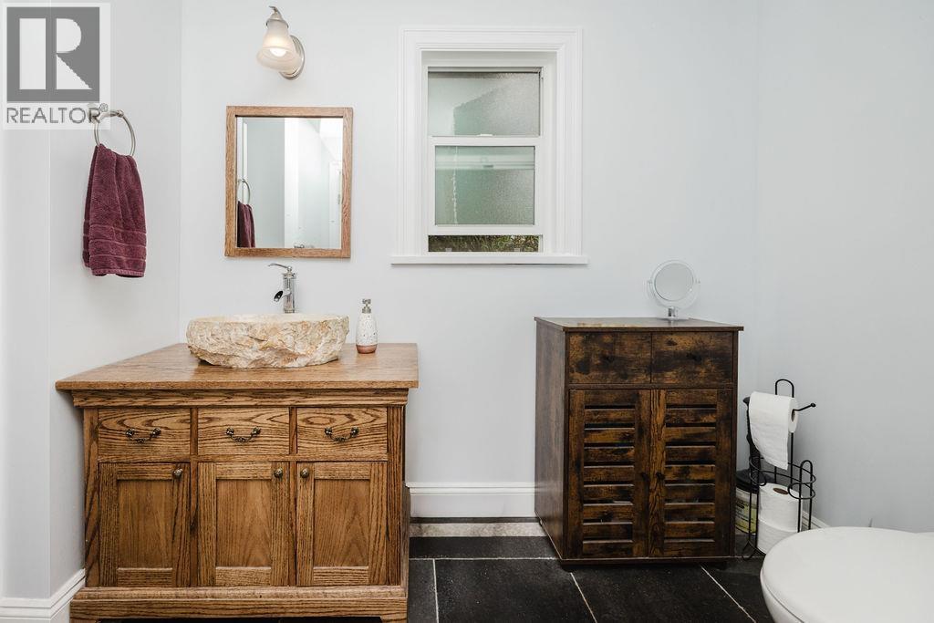 1515 Thompson Road, Gibsons, British Columbia  V0N 1V6 - Photo 15 - R3135324