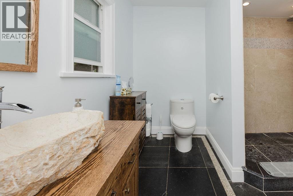 1515 Thompson Road, Gibsons, British Columbia  V0N 1V6 - Photo 16 - R3135324