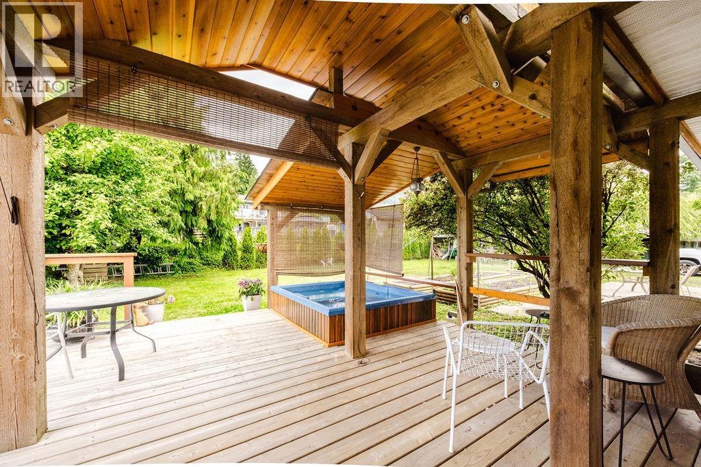 1515 Thompson Road, Gibsons, British Columbia  V0N 1V6 - Photo 17 - R3135324