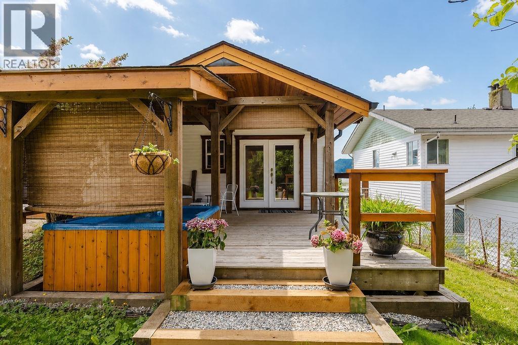 1515 Thompson Road, Gibsons, British Columbia  V0N 1V6 - Photo 26 - R3135324