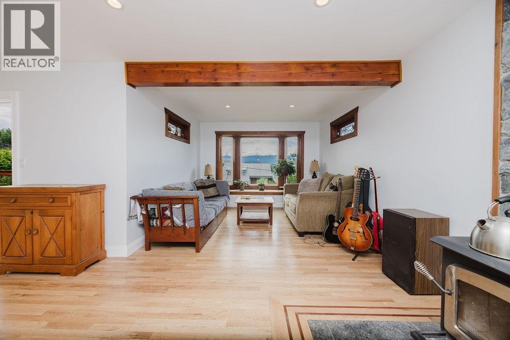 1515 Thompson Road, Gibsons, British Columbia  V0N 1V6 - Photo 5 - R3135324