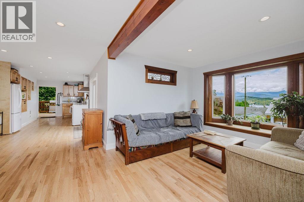 1515 Thompson Road, Gibsons, British Columbia  V0N 1V6 - Photo 6 - R3135324