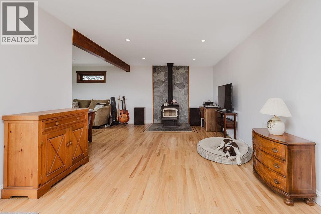 1515 Thompson Road, Gibsons, British Columbia  V0N 1V6 - Photo 9 - R3135324