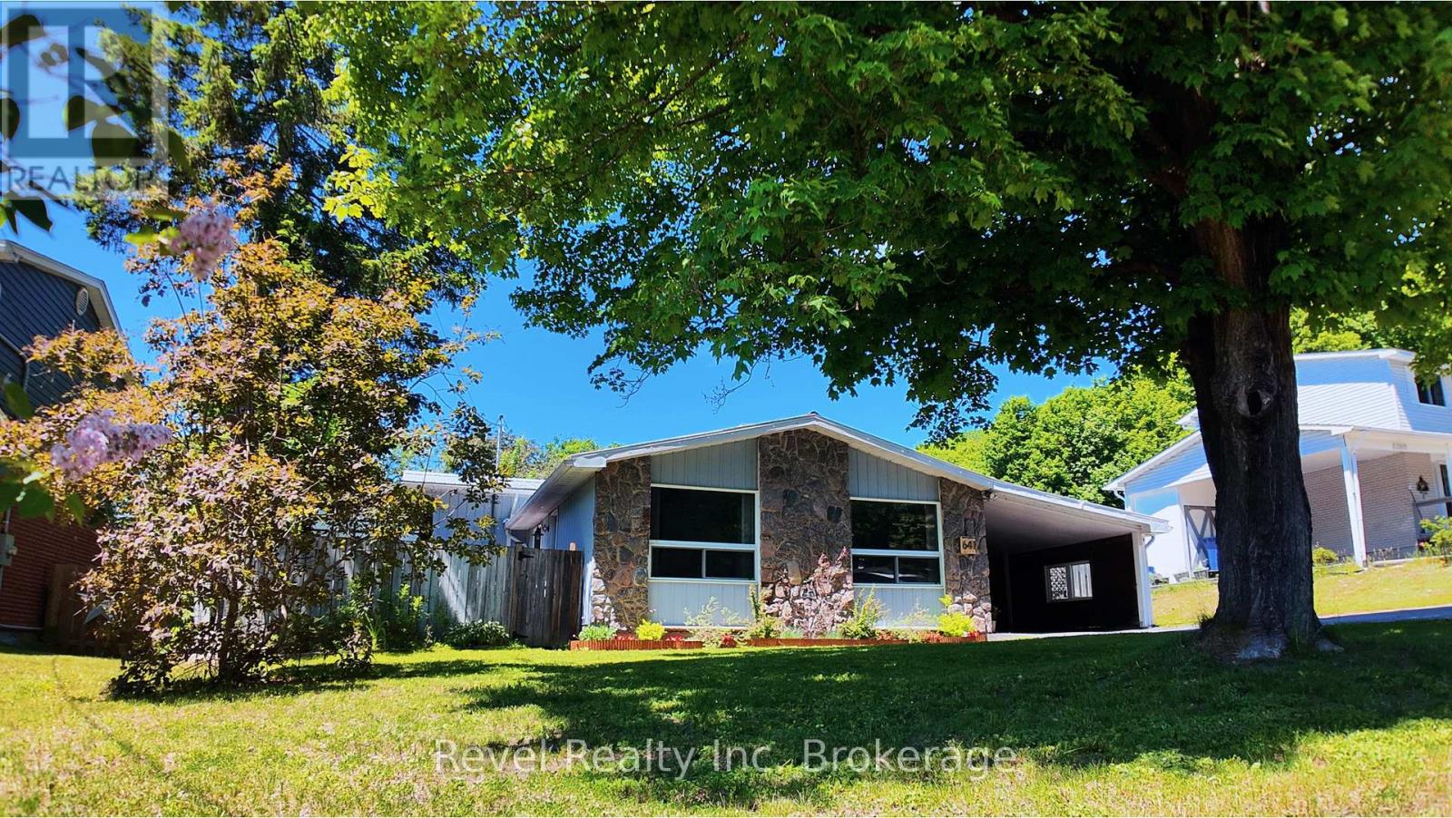 641 Ursula Street, North Bay, Ontario  P1B 5L3 - Photo 1 - X13436682