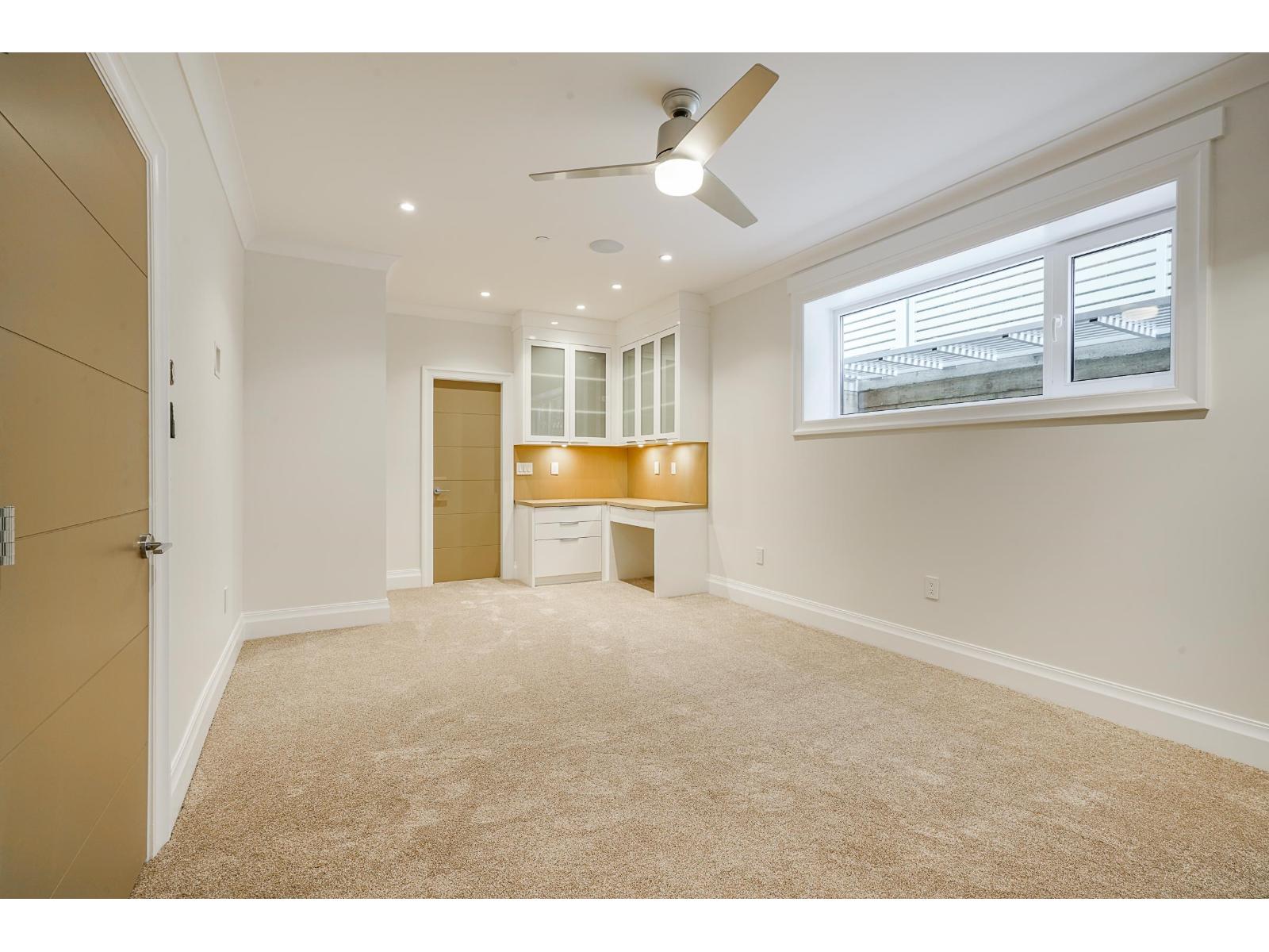 15729 Cliff Avenue, White Rock, British Columbia  V4B 1W3 - Photo 13 - R3135240