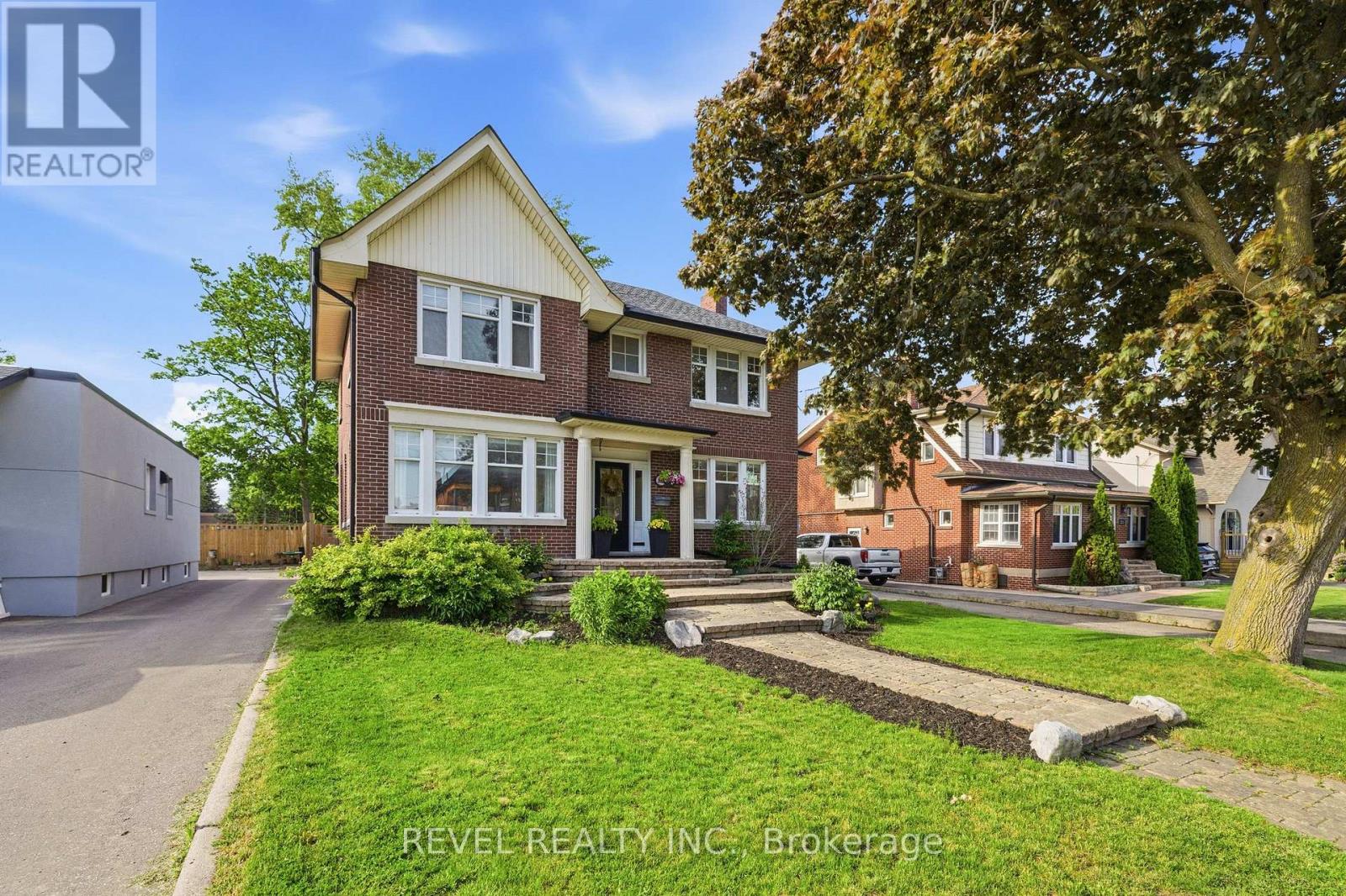308 KING STREET E, Oshawa, Ontario