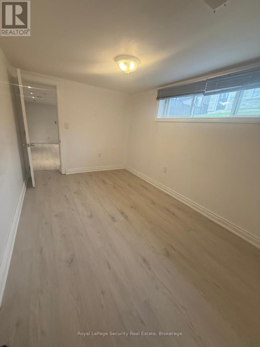 688 Tennyson Avenue, Oshawa, Ontario  L1H 3K4 - Photo 6 - E13436796