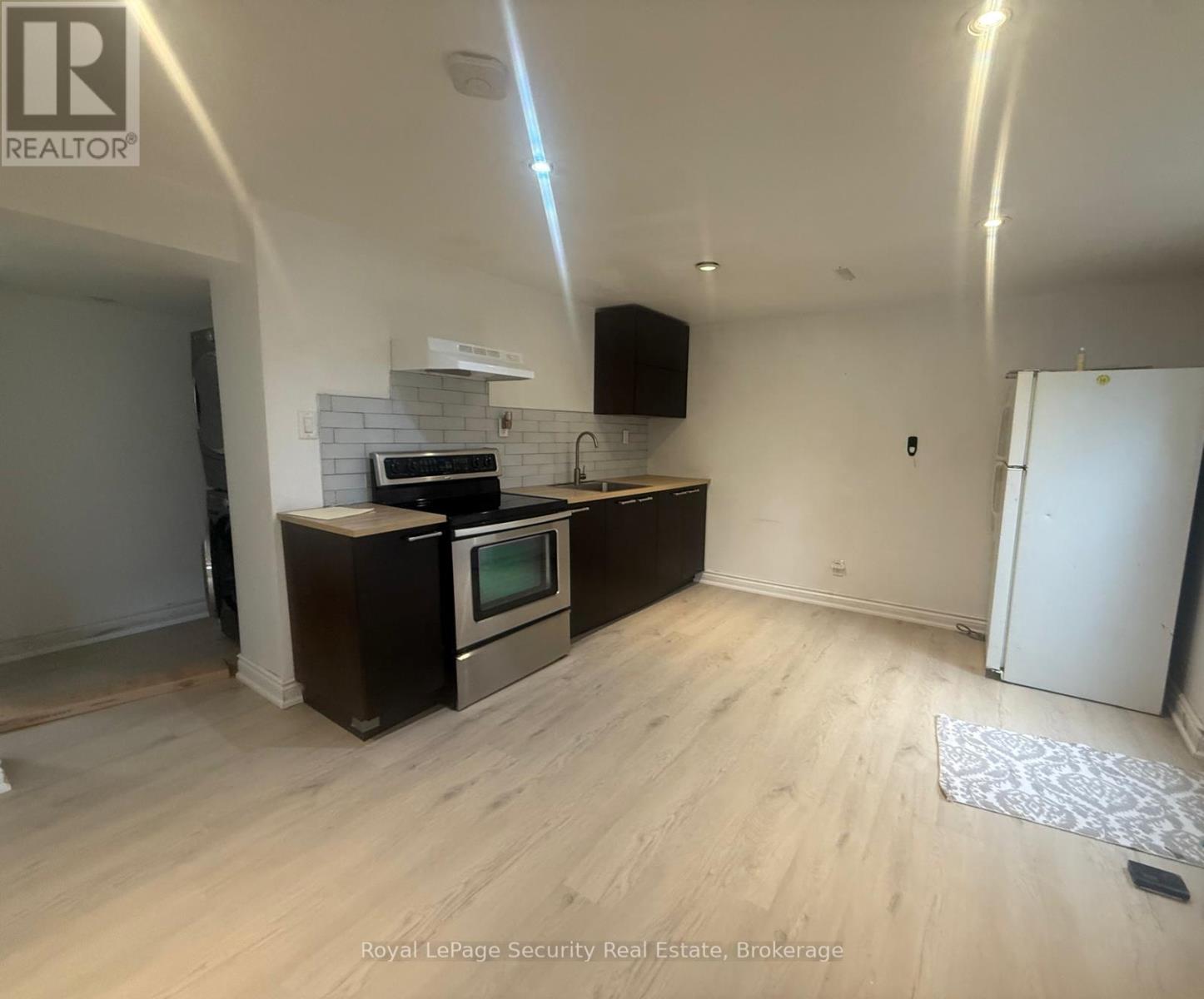 688 Tennyson Avenue, Oshawa, Ontario  L1H 3K4 - Photo 8 - E13436796