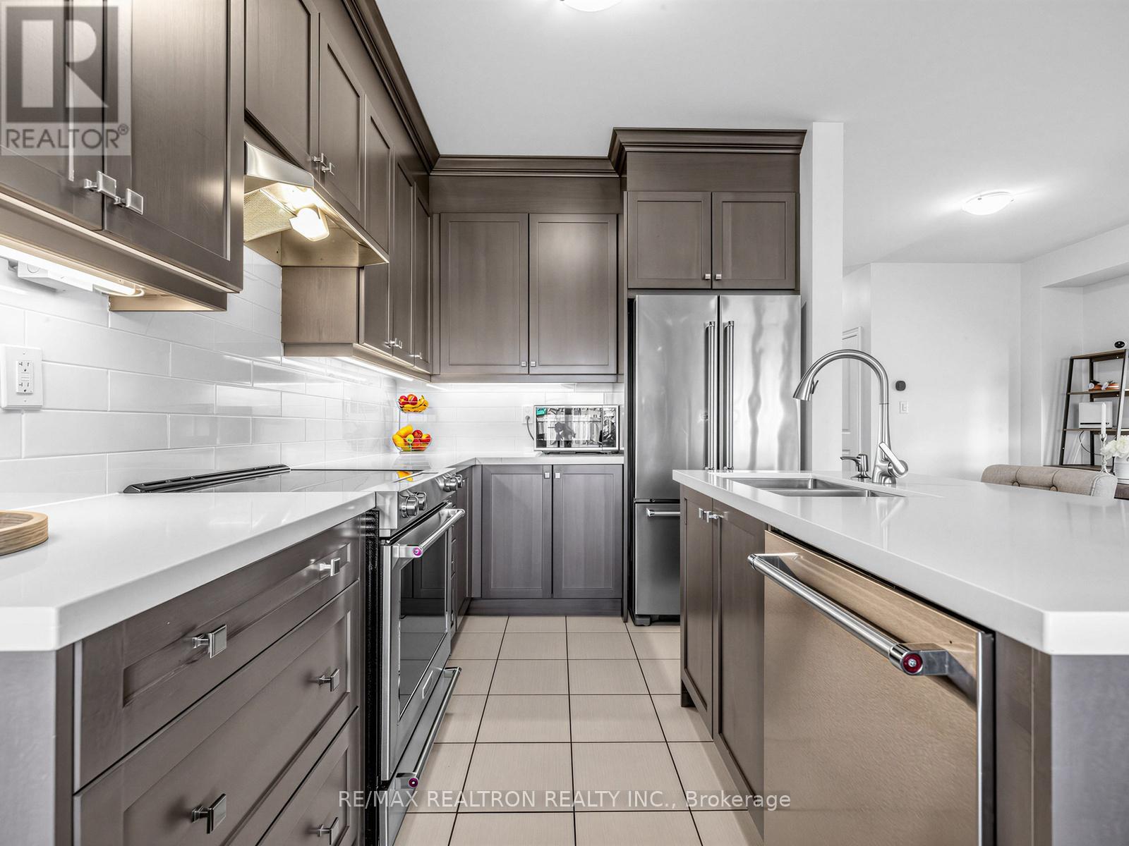 202 Sutherland Avenue, Bradford West Gwillimbury, Ontario  L3Z 4H7 - Photo 19 - N13436756