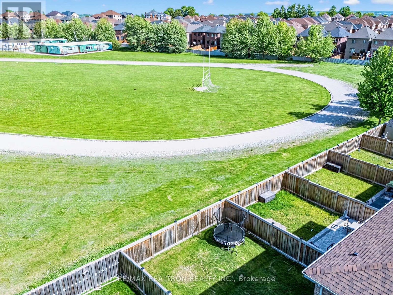 202 Sutherland Avenue, Bradford West Gwillimbury, Ontario  L3Z 4H7 - Photo 34 - N13436756