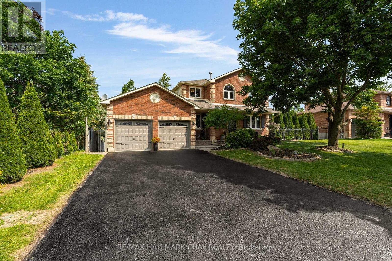 16 COLUMBIA ROAD, Barrie, Ontario