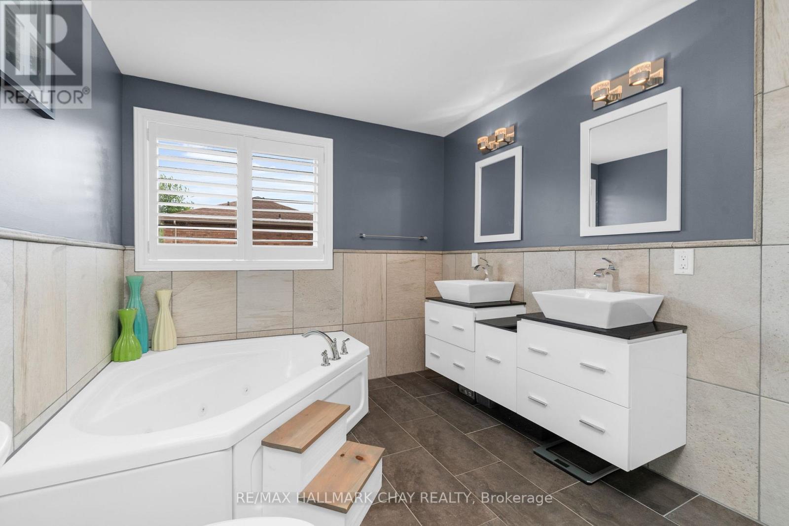 16 Columbia Road, Barrie, Ontario  L4N 8C7 - Photo 25 - S13436626