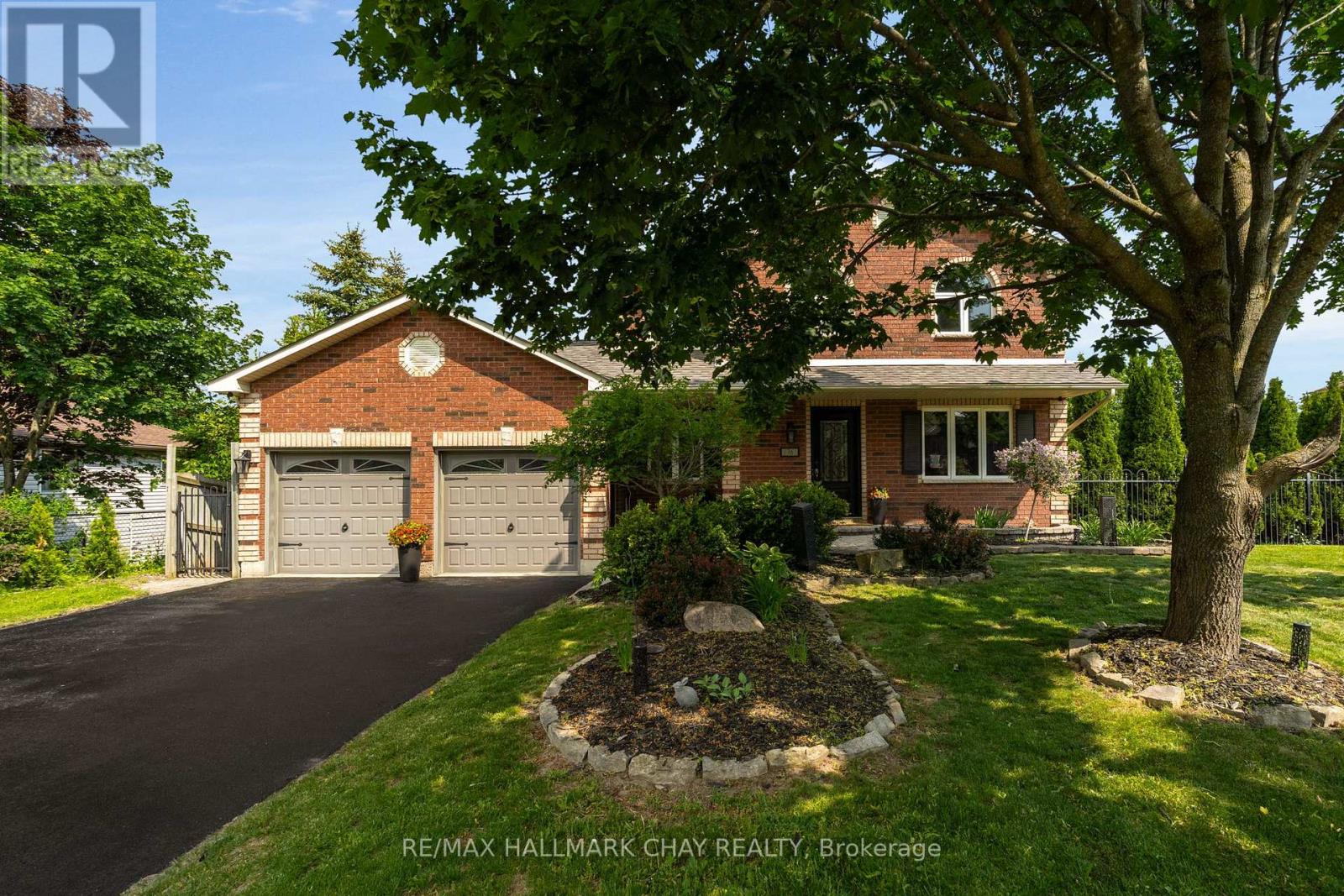 16 Columbia Road, Barrie, Ontario  L4N 8C7 - Photo 3 - S13436626