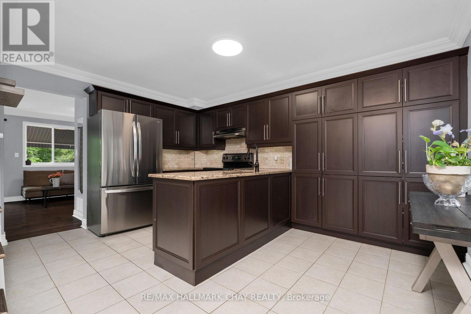 16 Columbia Road, Barrie, Ontario  L4N 8C7 - Photo 5 - S13436626