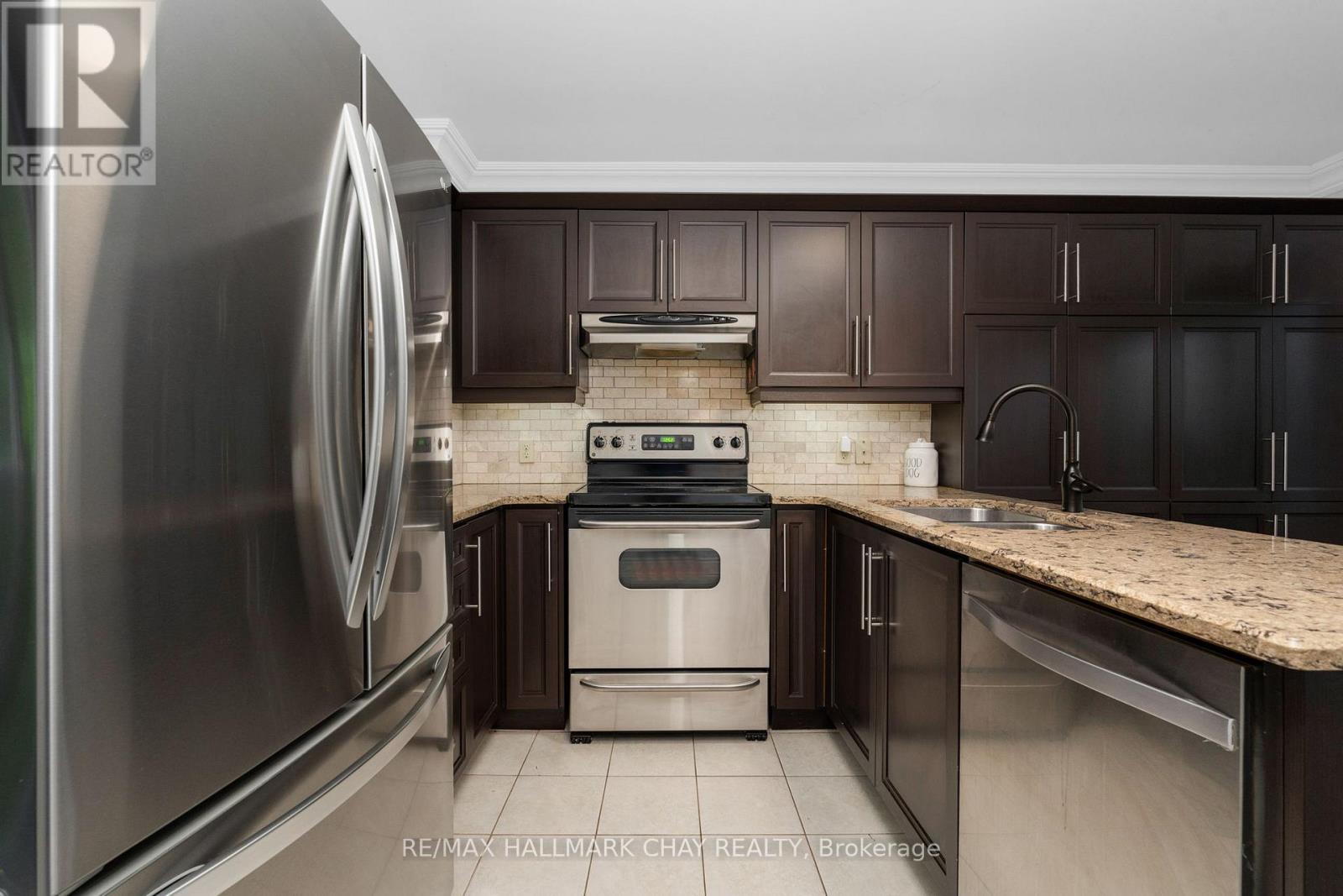 16 Columbia Road, Barrie, Ontario  L4N 8C7 - Photo 7 - S13436626