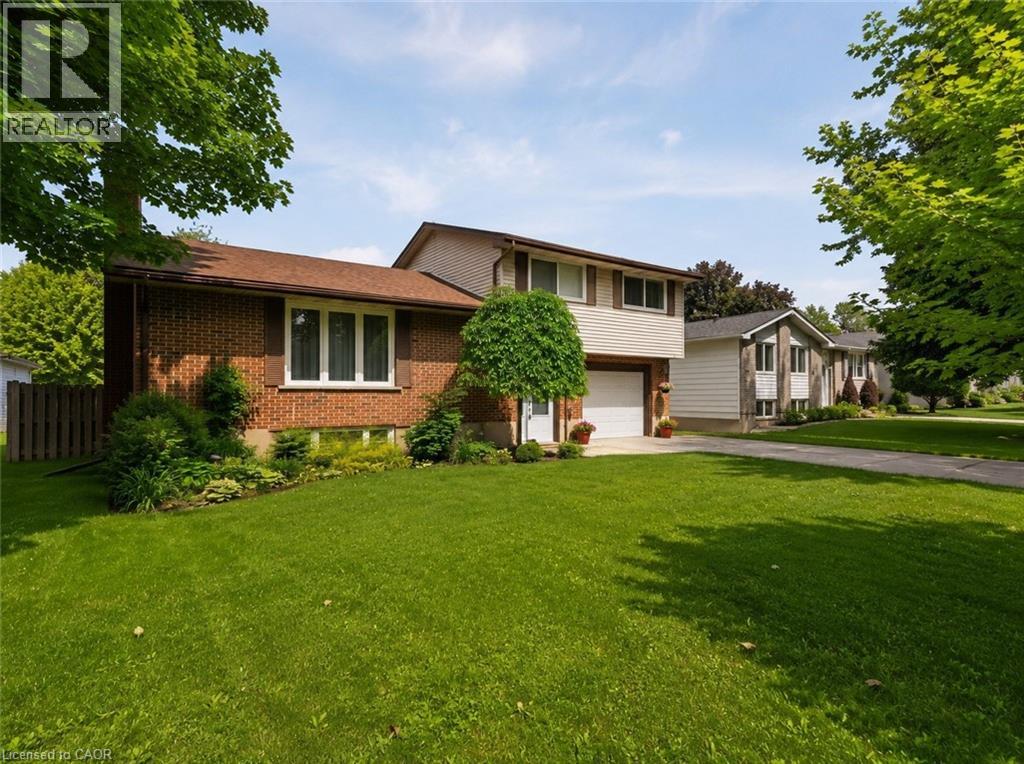 218 Arris Crescent, Mitchell, Ontario  N0K 1N0 - Photo 2 - 40807832