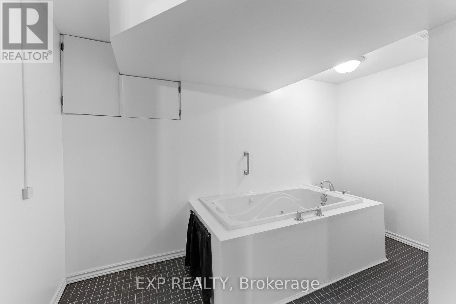 6389 Monroe Street, Niagara Falls, Ontario  L2G 2G9 - Photo 25 - X13436860