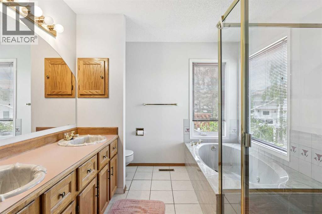 733 Edgebank Place Nw, Calgary, Alberta  T3A 4S2 - Photo 29 - A2318471