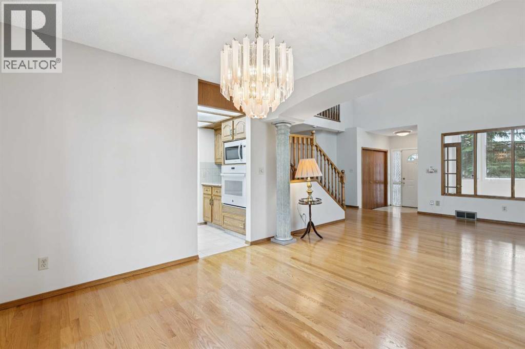 733 Edgebank Place Nw, Calgary, Alberta  T3A 4S2 - Photo 10 - A2318471