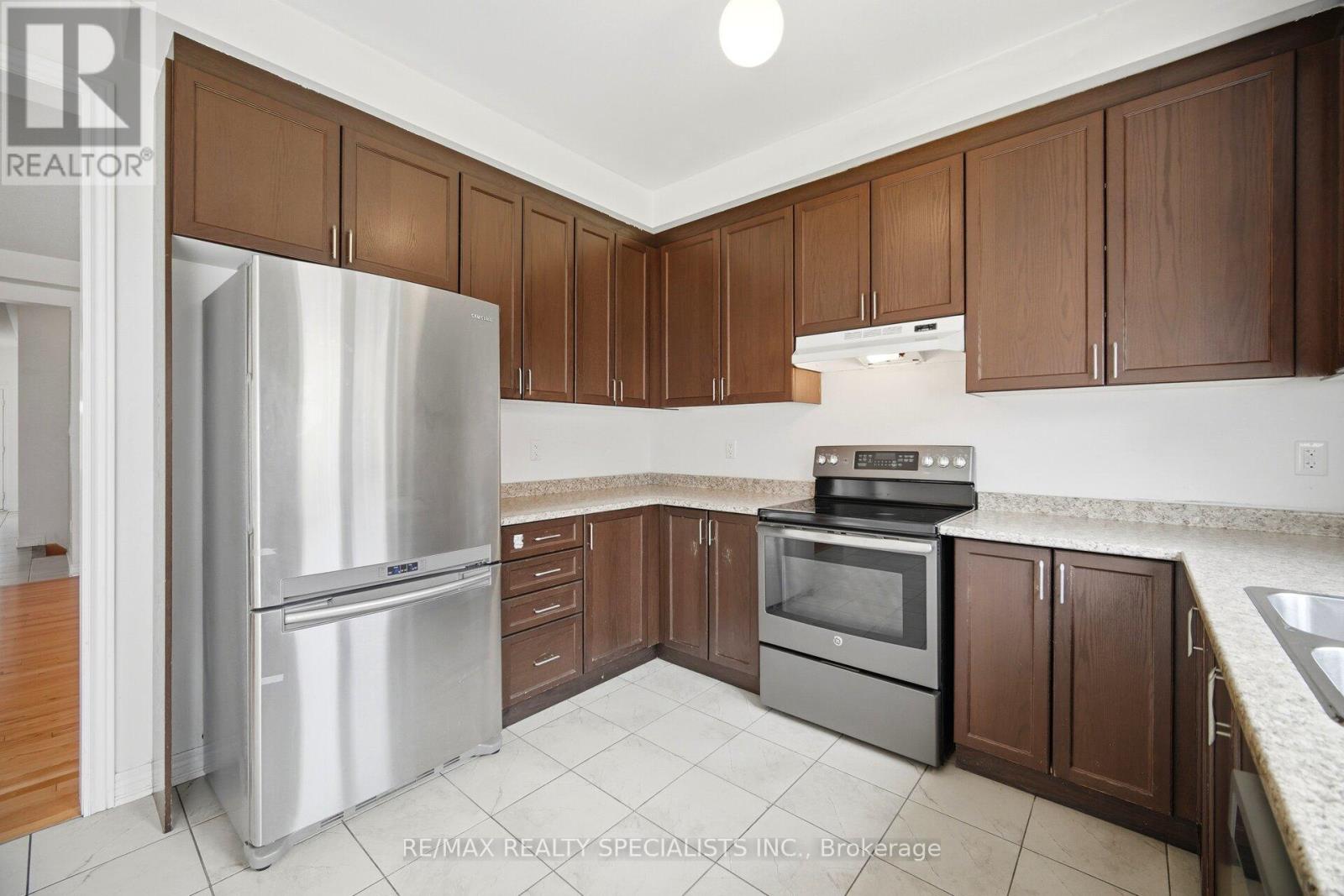 51 Frenchpark Circle, Brampton, Ontario  L6X 0Y6 - Photo 12 - W13436700