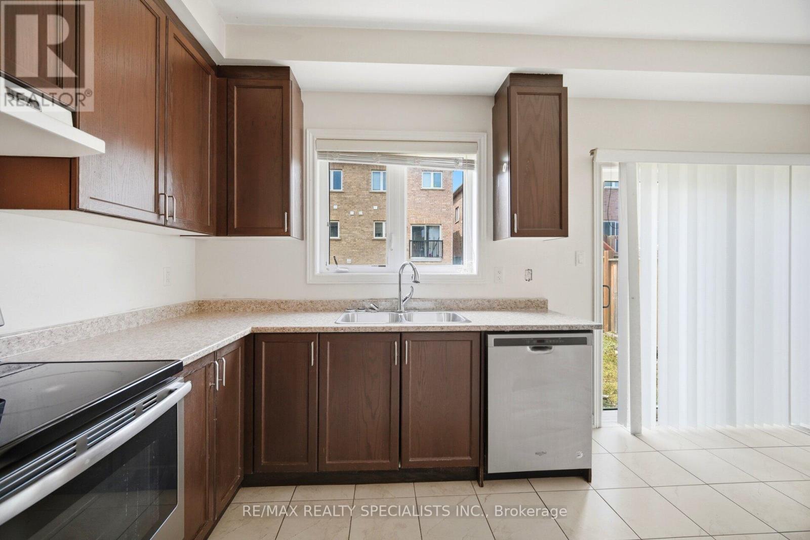 51 Frenchpark Circle, Brampton, Ontario  L6X 0Y6 - Photo 13 - W13436700