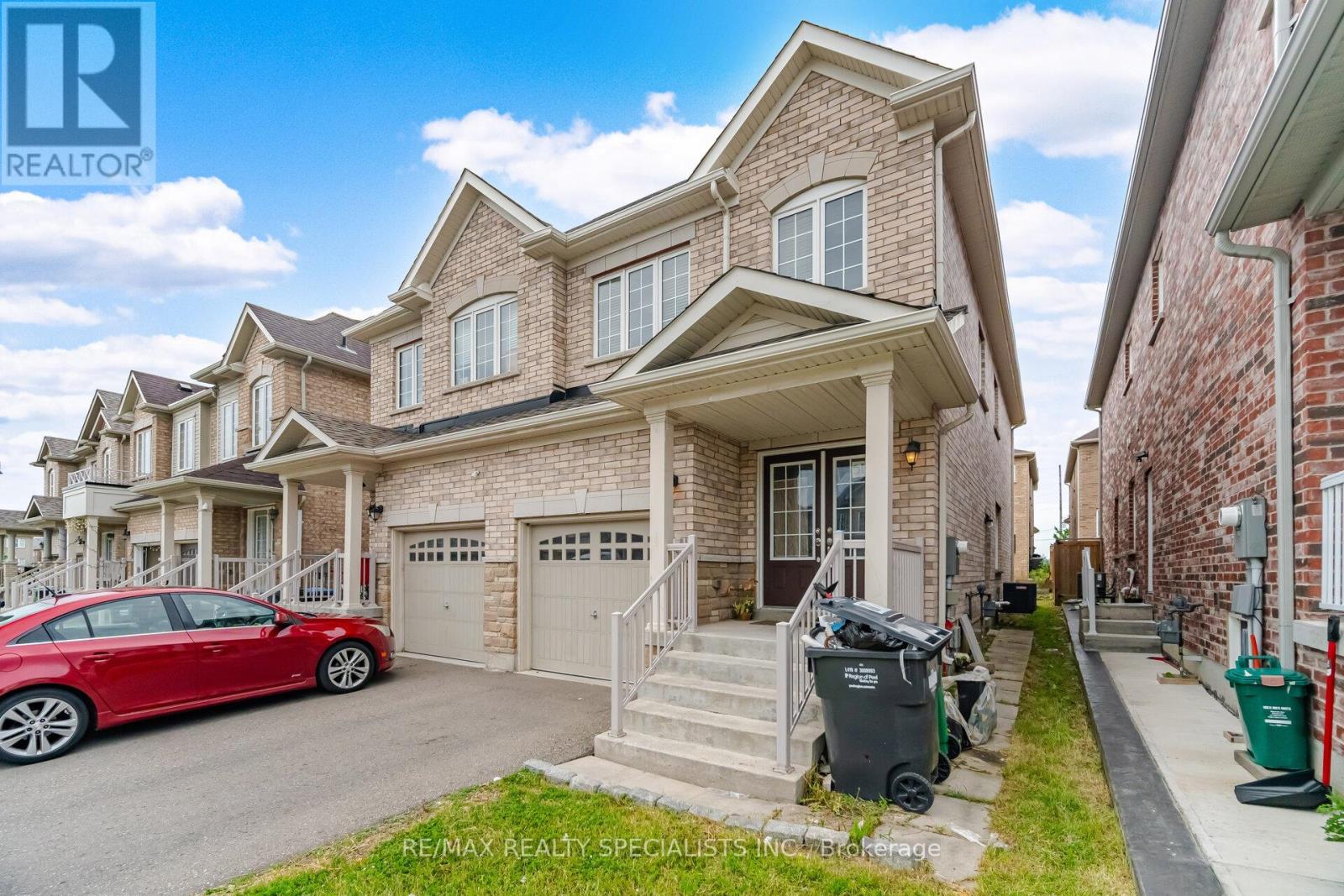 51 Frenchpark Circle, Brampton, Ontario  L6X 0Y6 - Photo 2 - W13436700