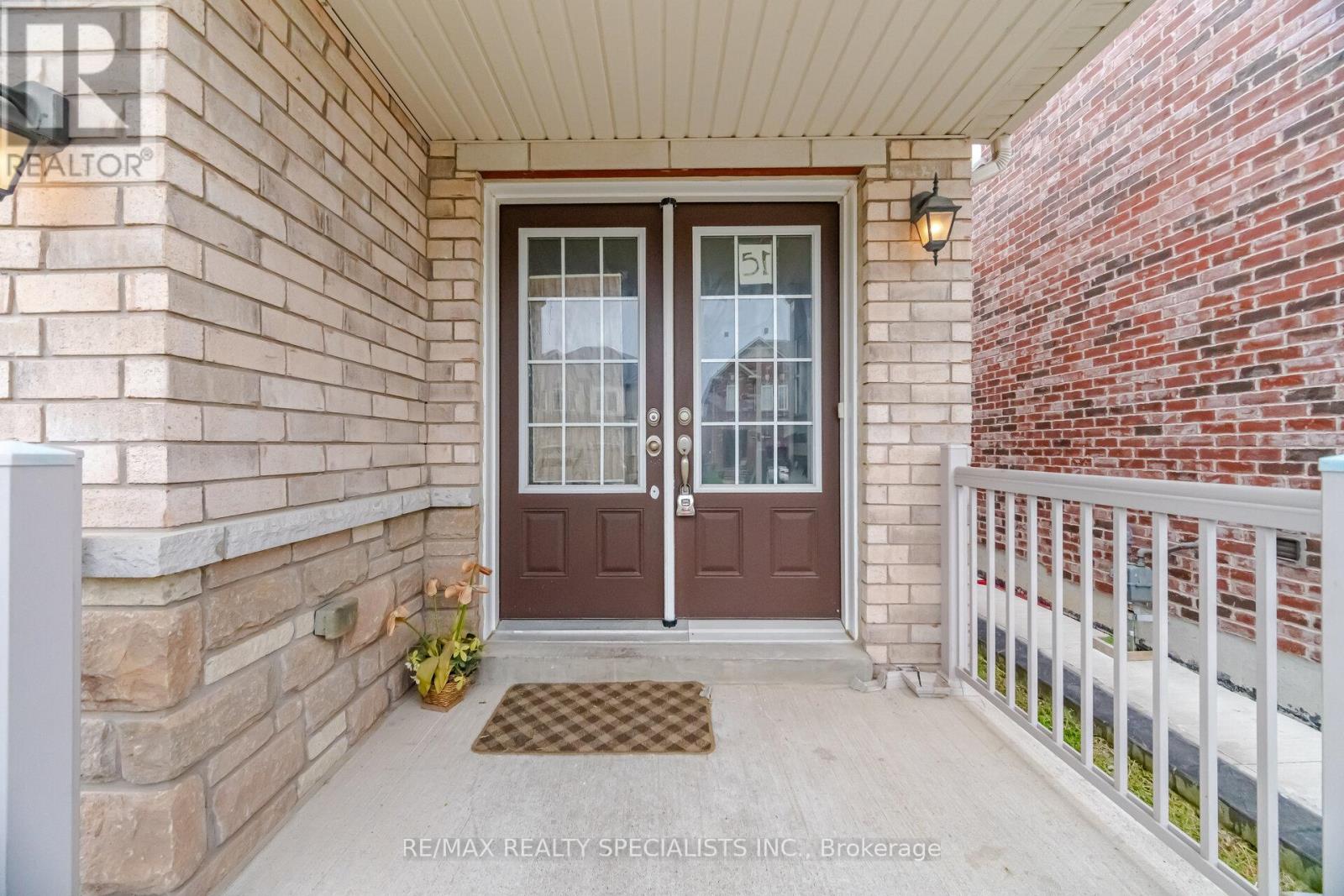 51 Frenchpark Circle, Brampton, Ontario  L6X 0Y6 - Photo 3 - W13436700
