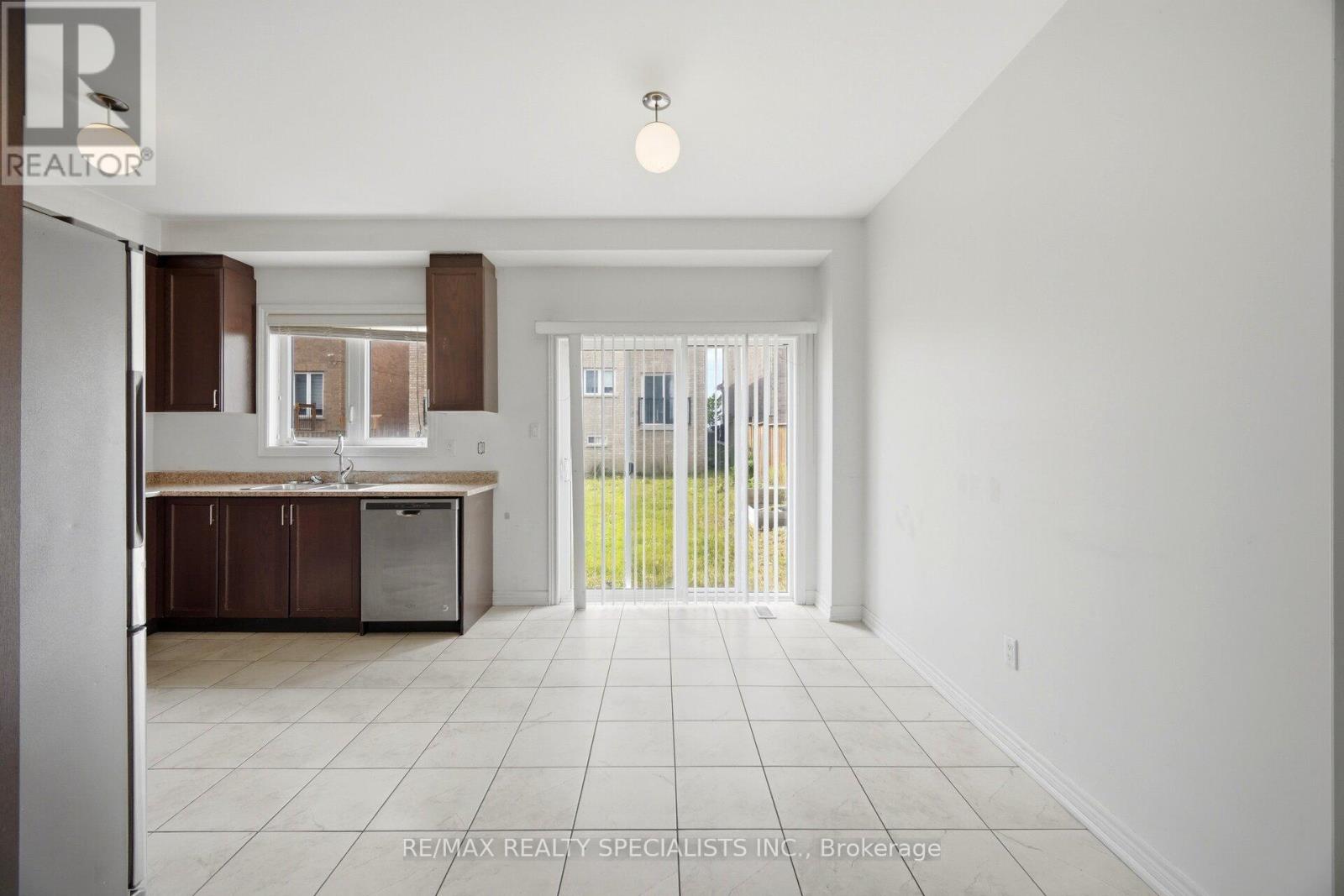 51 Frenchpark Circle, Brampton, Ontario  L6X 0Y6 - Photo 9 - W13436700