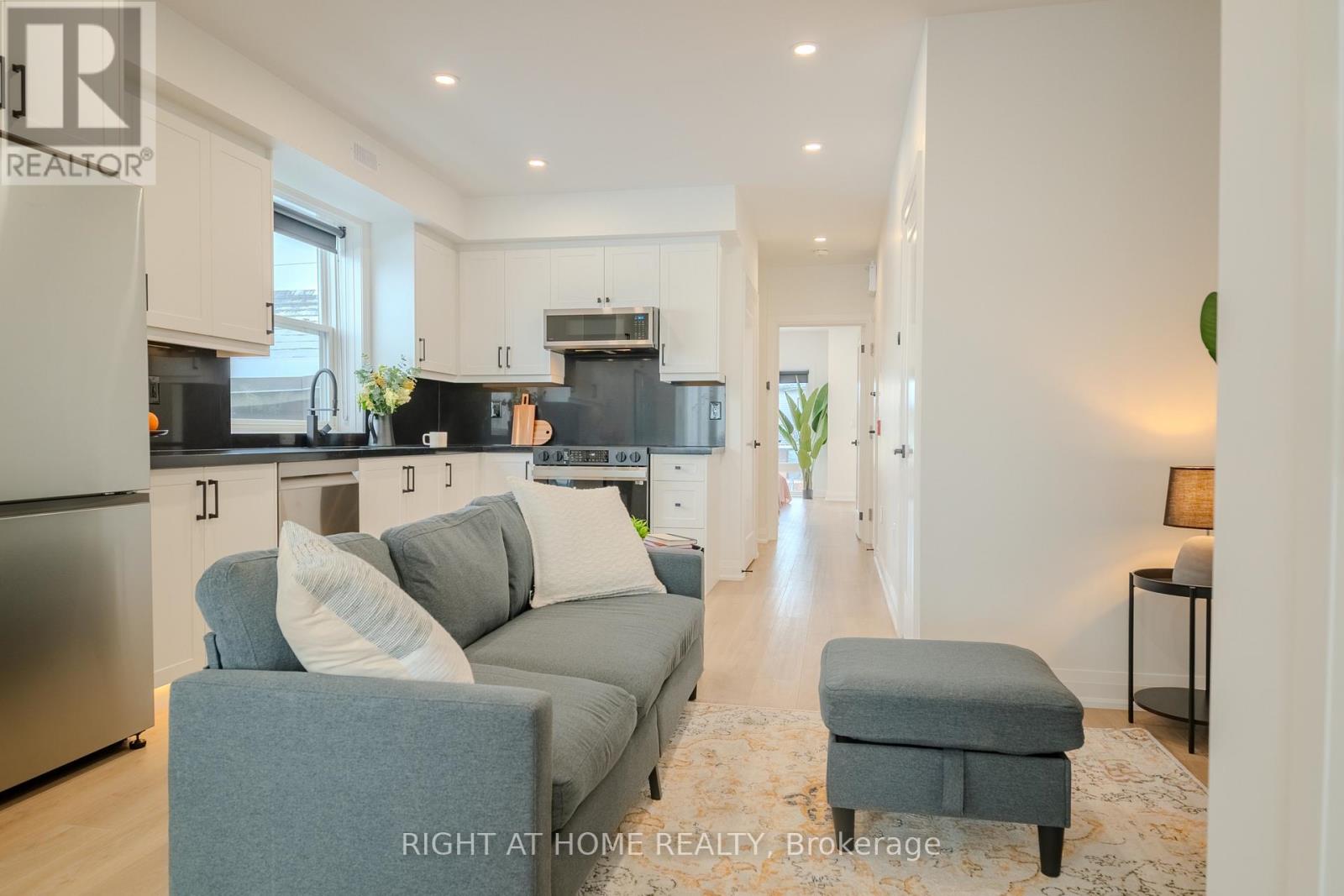 3 - 53 Innes Avenue, Toronto, Ontario  M6E 1N1 - Photo 8 - W13436772