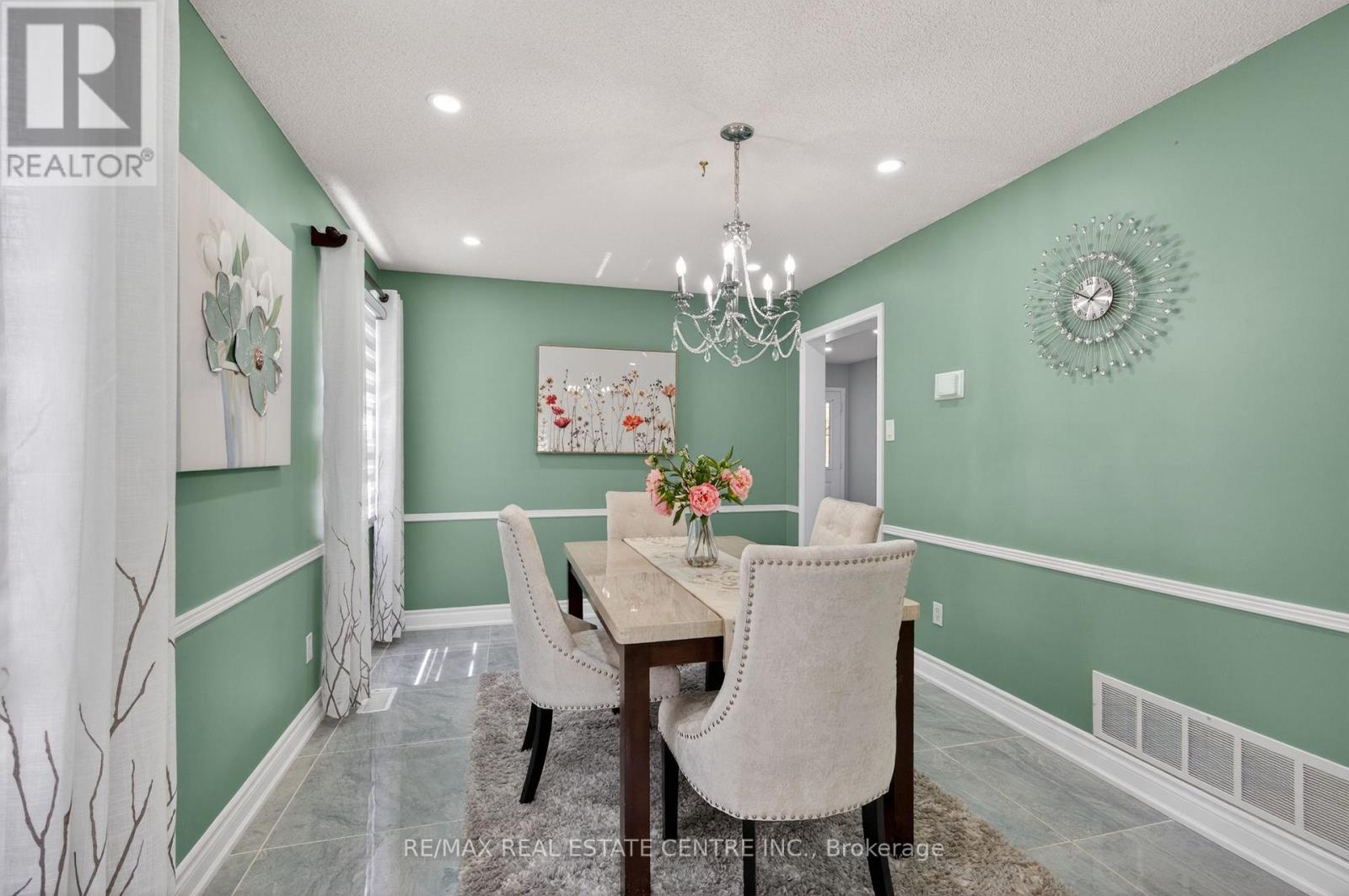6059 Gemini Crescent, Mississauga, Ontario  L5N 6B6 - Photo 11 - W13436776