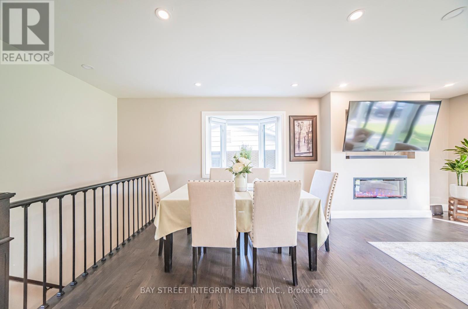 1277 Gainsborough Drive, Oakville, Ontario  L6H 2H5 - Photo 11 - W13436792