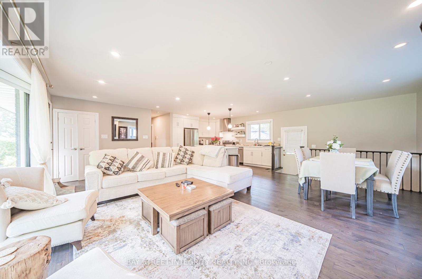 1277 Gainsborough Drive, Oakville, Ontario  L6H 2H5 - Photo 5 - W13436792