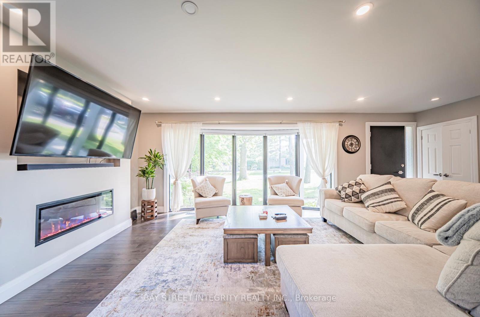 1277 Gainsborough Drive, Oakville, Ontario  L6H 2H5 - Photo 6 - W13436792