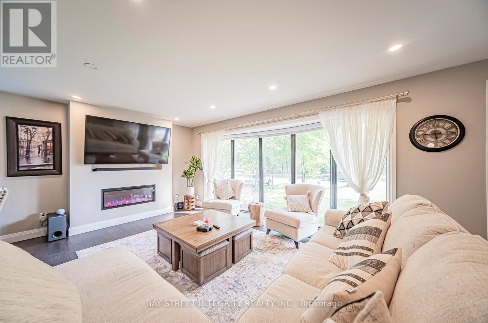 1277 Gainsborough Drive, Oakville, Ontario  L6H 2H5 - Photo 8 - W13436792