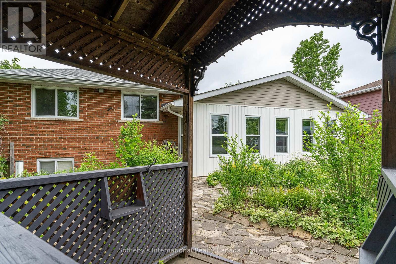7 Whipps Court, Collingwood, Ontario  L9Y 4B7 - Photo 4 - S13437166