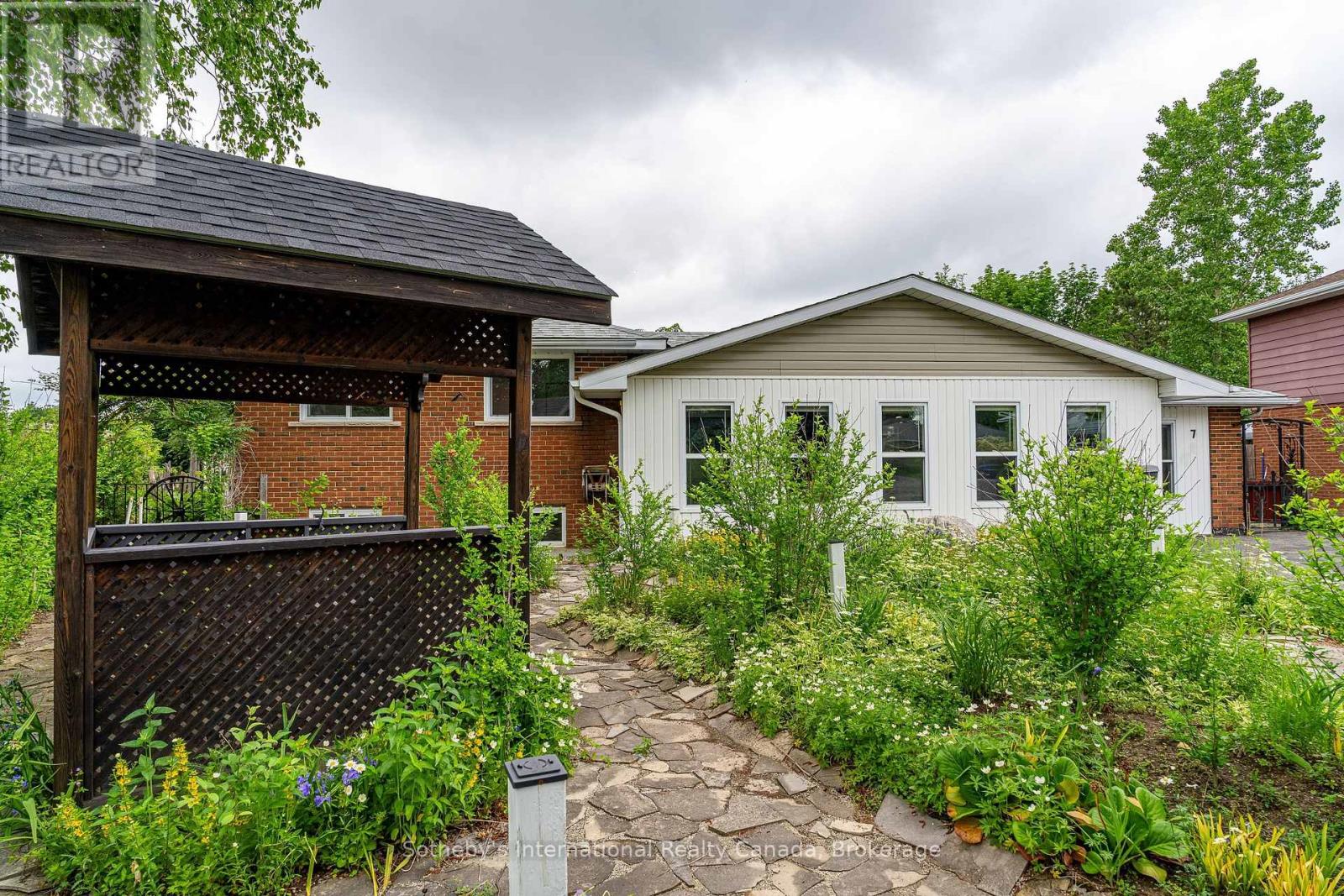 7 Whipps Court, Collingwood, Ontario  L9Y 4B7 - Photo 5 - S13437166