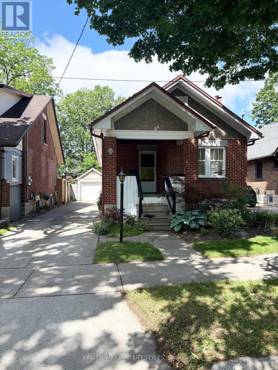 15 Lyndhurst Place, London South, Ontario  N6C 4H7 - Photo 1 - X13437122