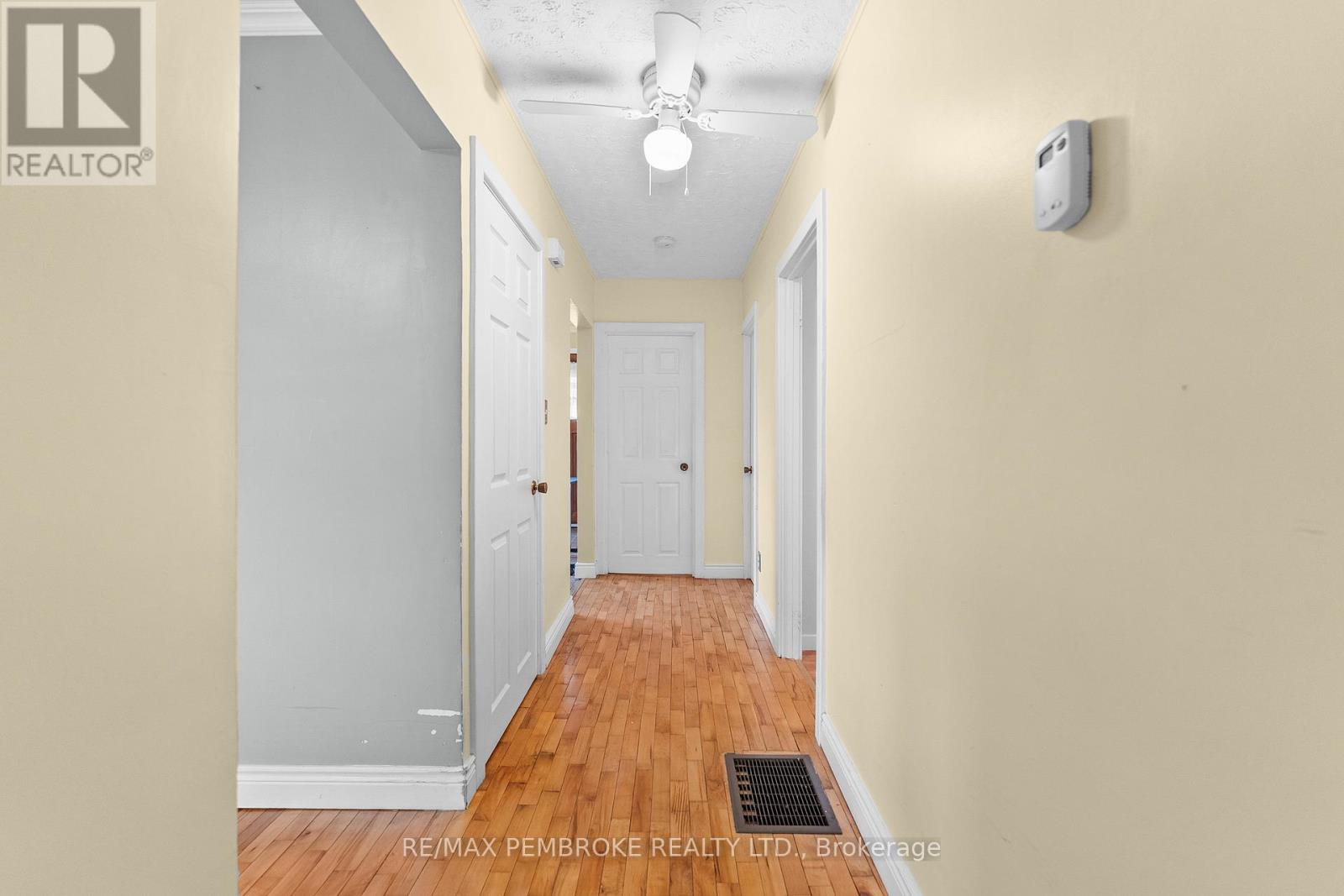 626 Stafford Street, Laurentian Valley, Ontario  K8A 6T8 - Photo 10 - X13436838