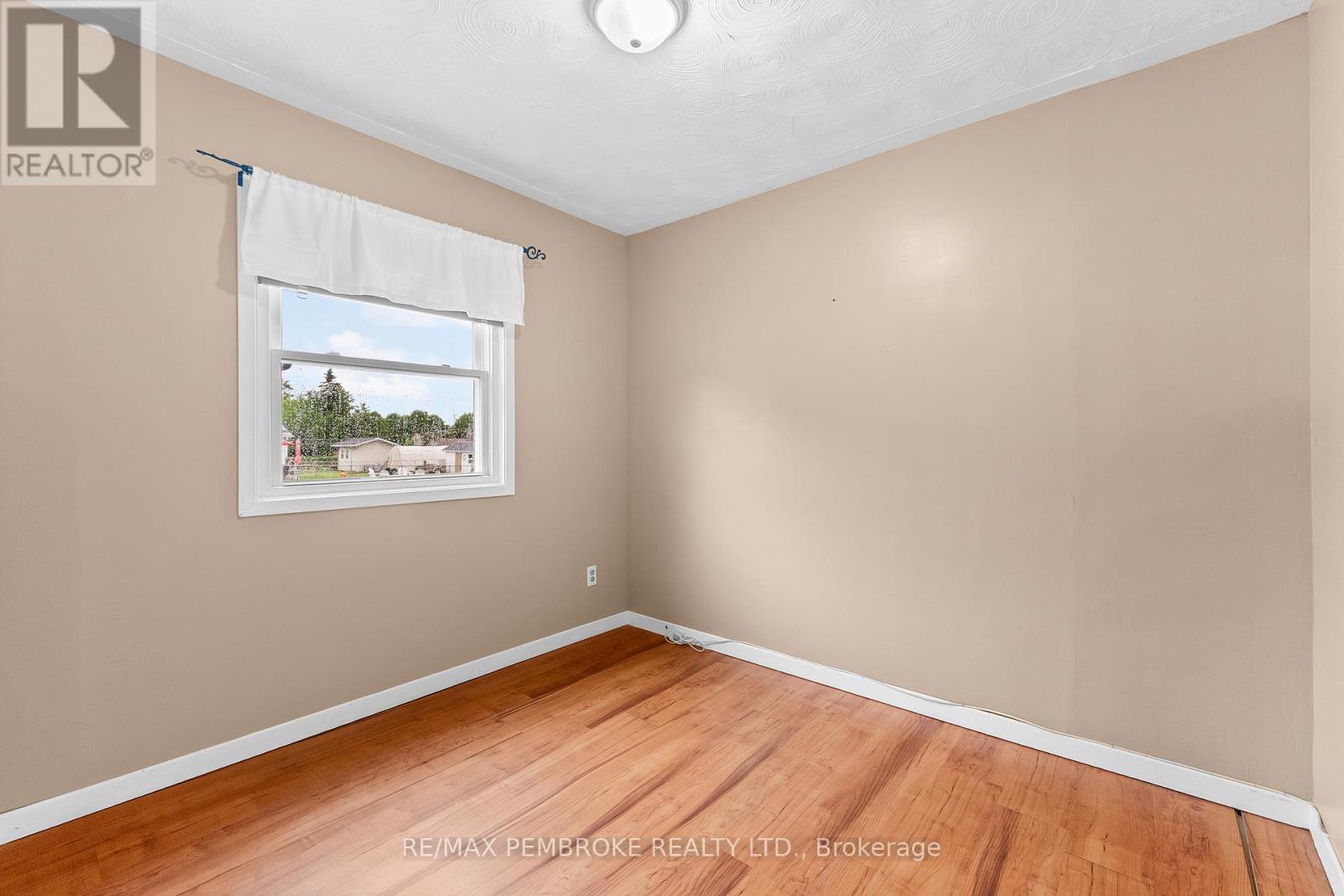 626 Stafford Street, Laurentian Valley, Ontario  K8A 6T8 - Photo 11 - X13436838
