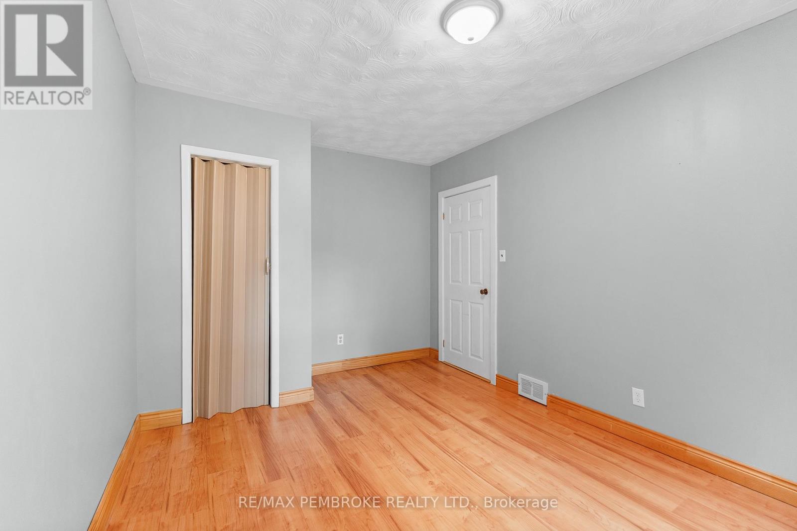 626 Stafford Street, Laurentian Valley, Ontario  K8A 6T8 - Photo 14 - X13436838